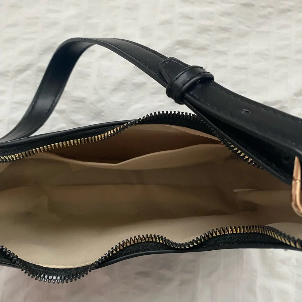 Elegant Black Shoulder Bag - Picture 7 of 9